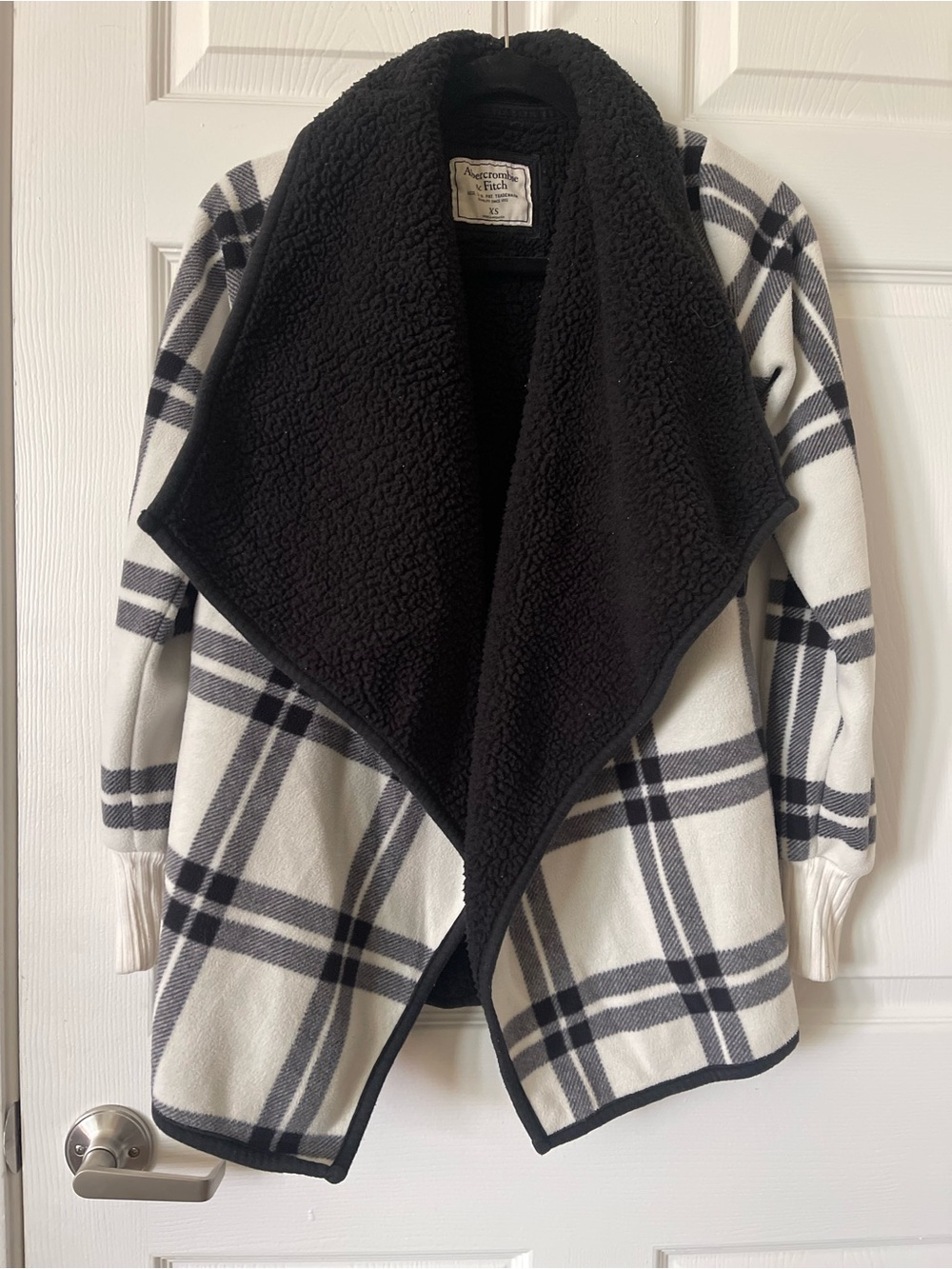 Abercrombie & Fitch Black Sherpa-Trimmed White and Black Plaid Cascade jacket